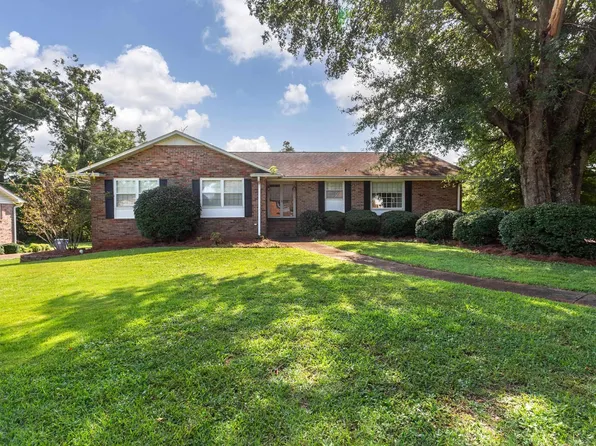 339 Moorefield Dr, Talladega, AL 35160