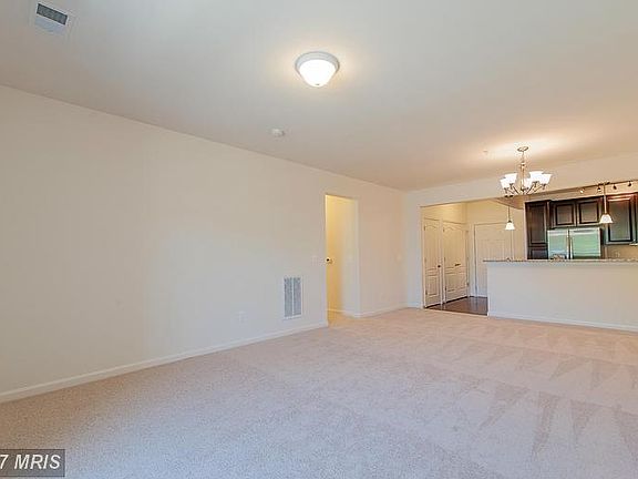 5th image of 625 Quarry View Ct #201