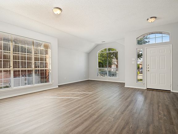3rd image of 6504 Hillview Ln