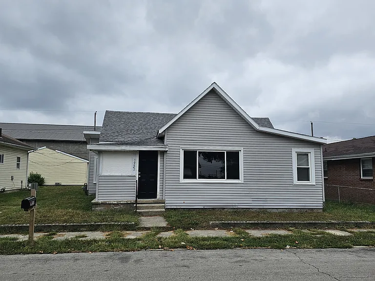1222 E 5th St — Photo 1