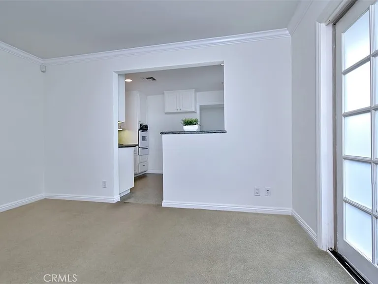 15344 Greenleaf St — Photo 12