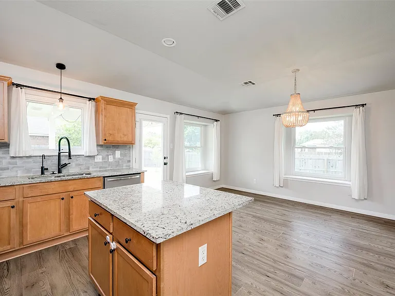 2401 Marshall Trl — Photo 15