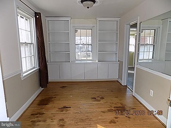4th image of 2860 Stuart Dr