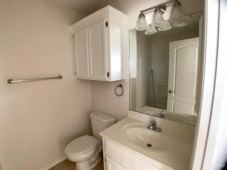 2723 Nassau St — Photo 8