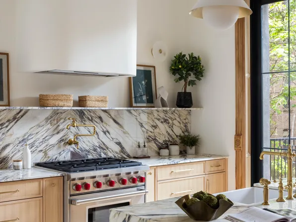 757 Putnam Avenue image 8 of 24