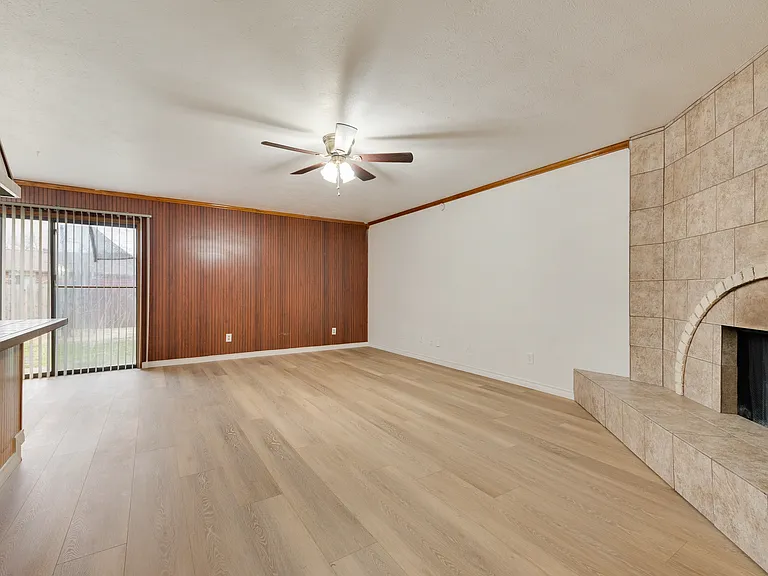 409 Forestwood Dr — Photo 3