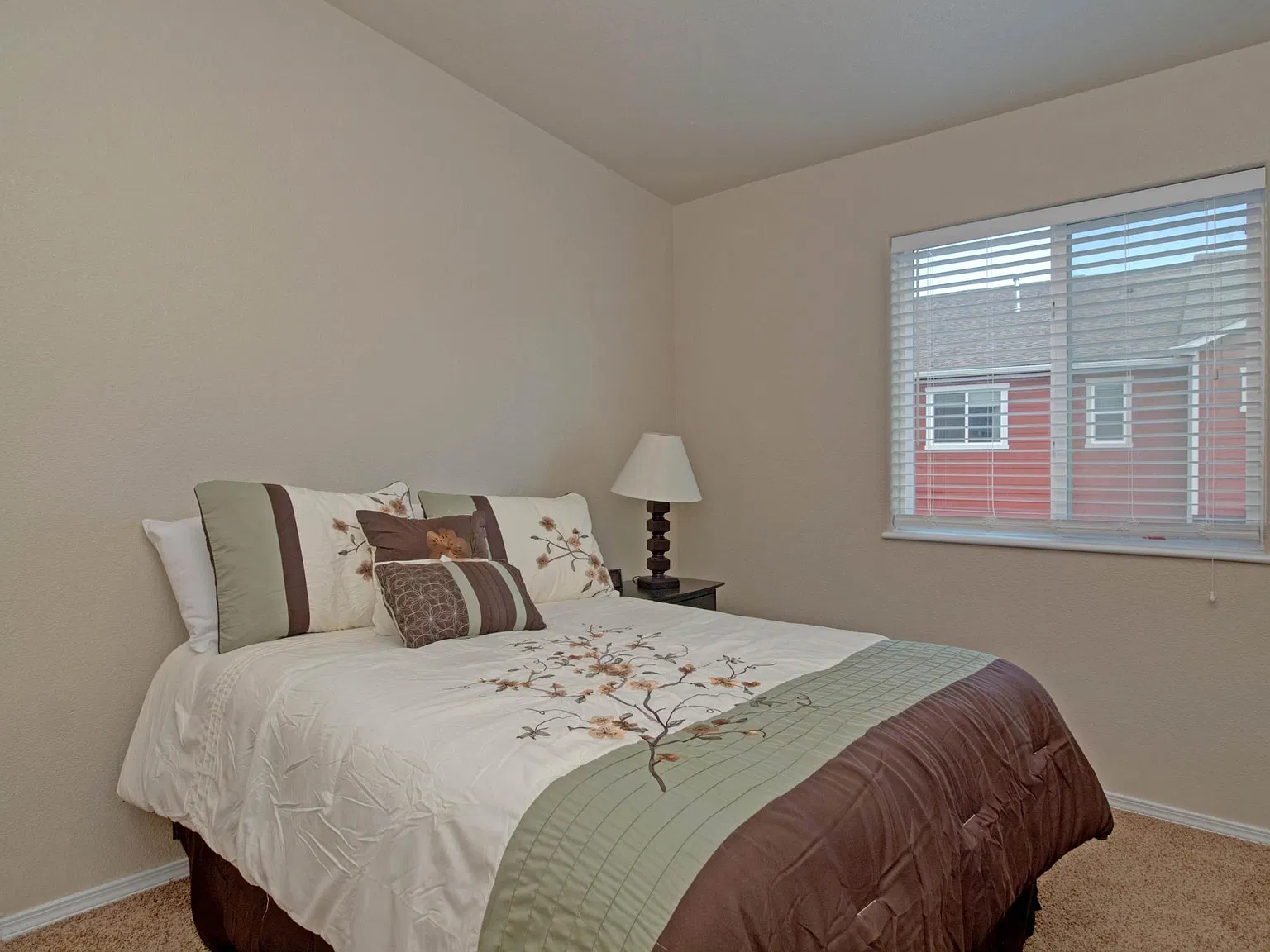 3 bed, 1455 sqft, $1,875 — Photo 4