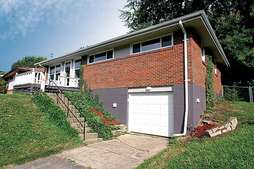 714 Greenleaf Dr photo 1