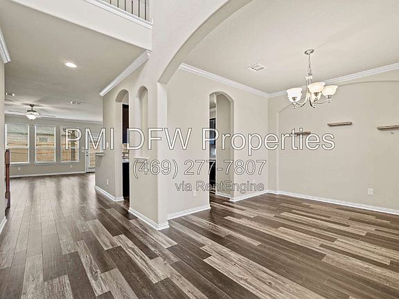 2nd image of 1624 Medina Ln