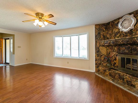 3rd image of 123 Walnut Dr