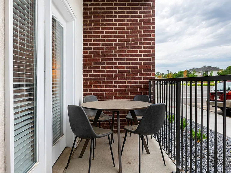 11 West Apartments & Townhomes — Photo 15