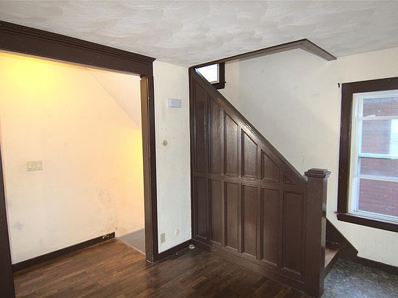 5th image of 504 Central St