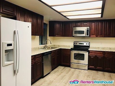 4th image of 16903 Alder Way