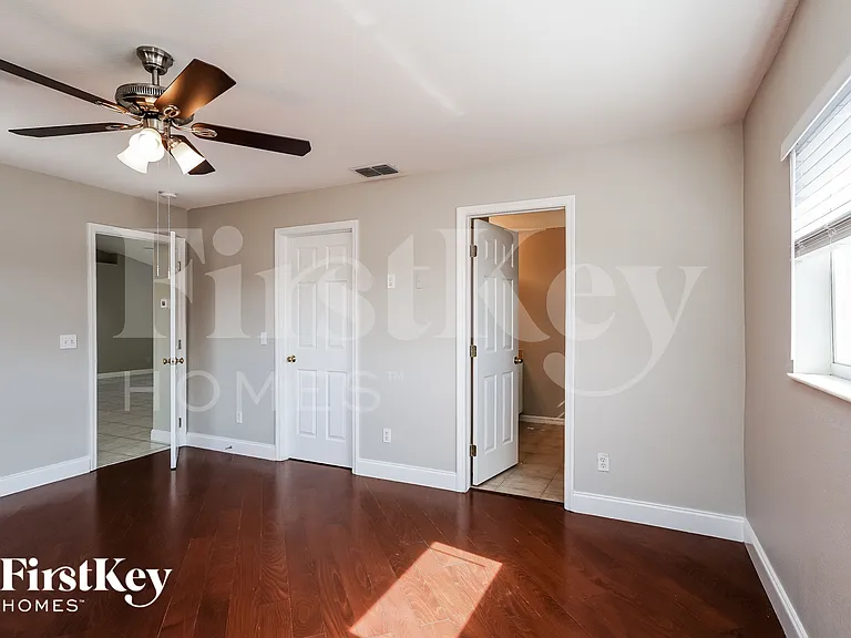 1722 NW 15th St — Photo 9