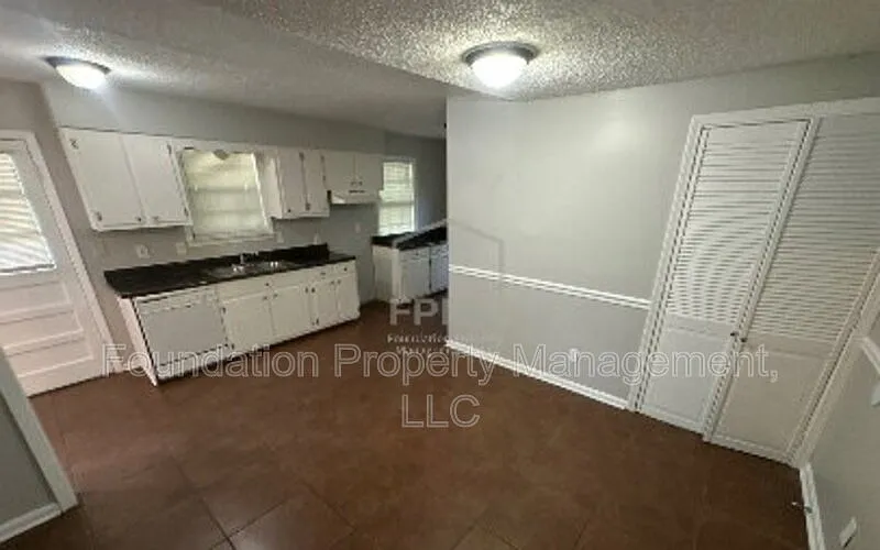 3 bed, 2.0 bath, 1757 sqft, $1,600 — Photo 4