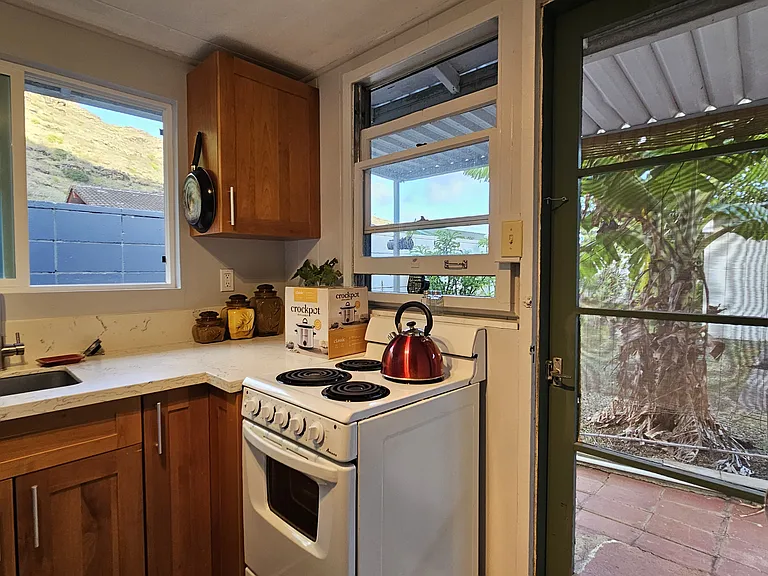441 Kuliouou Rd #D — Photo 11