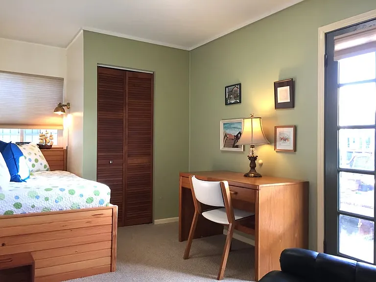1781 N Jantzen Ave — Photo 13