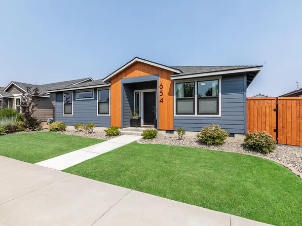 654 NW 27th St, Redmond, OR 97756