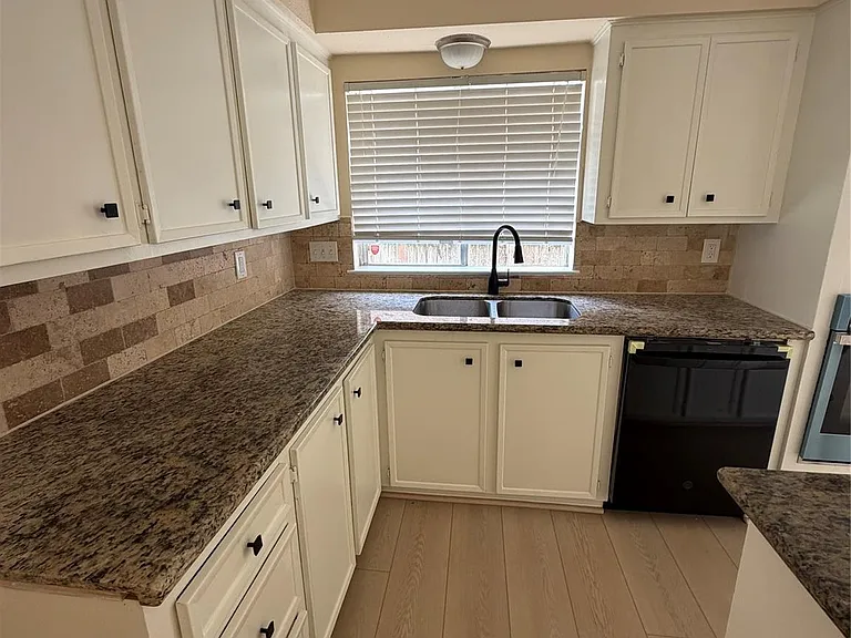 930 Mesa Terrace Dr — Photo 6