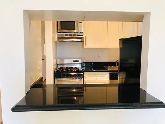 Rented by Urban Real Estate Inc | media 10