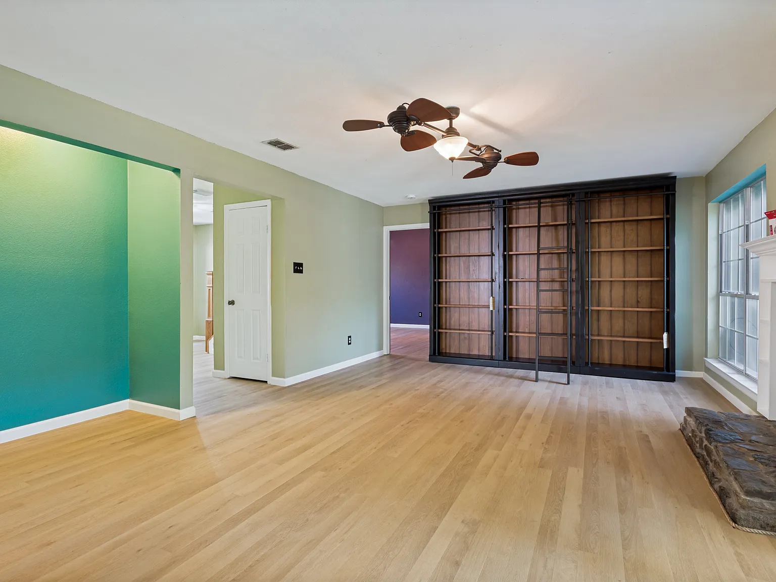 4 bed, 2572 sqft, $2,700 — Photo 3