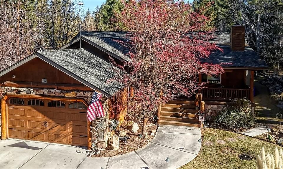 1st image of 207 Crater Lake Rd