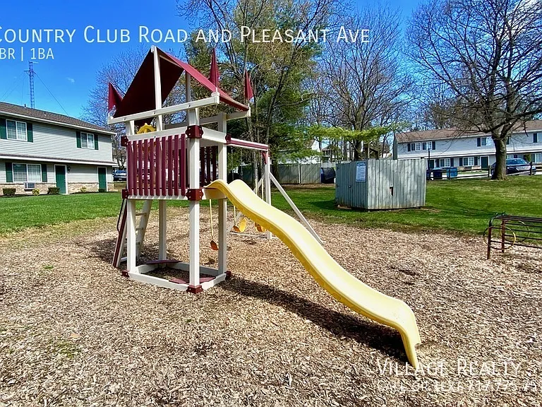Country Club Rd — Photo 35