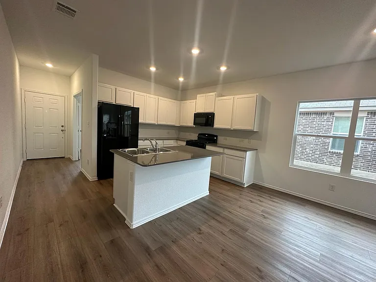 312 Sonterra Dr — Photo 10