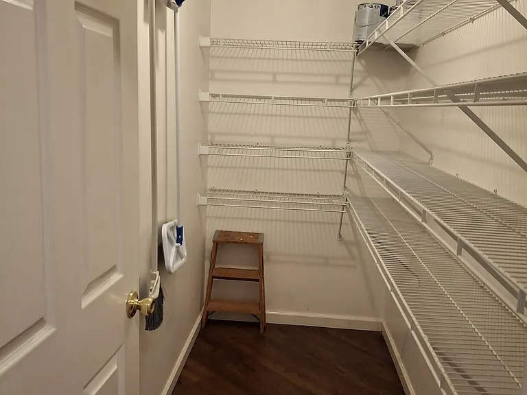 910 Sterling Ct — Photo 15
