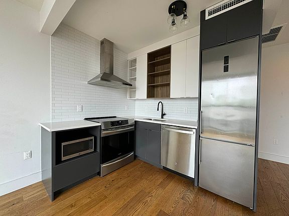 3rd image of 499 Evergreen Ave APT 5A