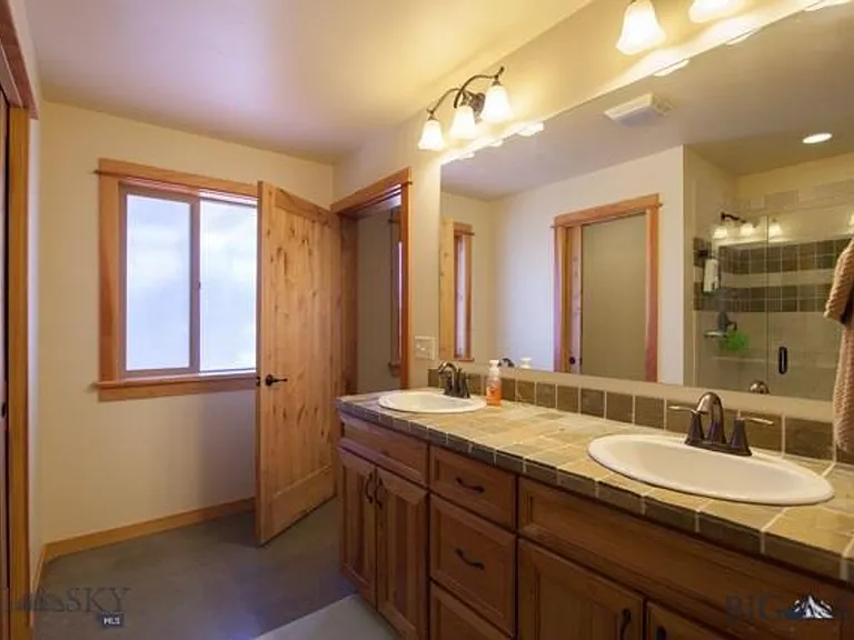 4020 Annie St — Photo 8