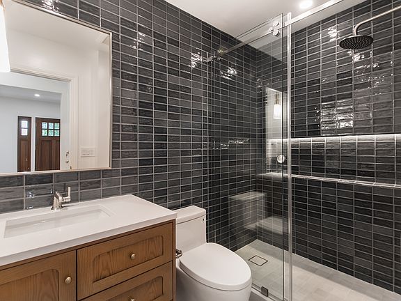 Guest Bathroom (Main Floor)