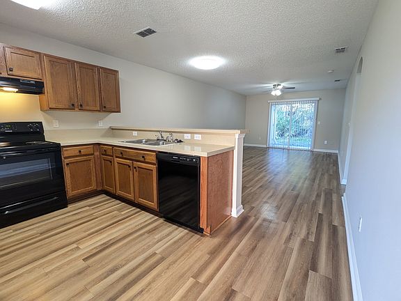 3rd image of 124 Plantation Point Dr