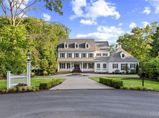 4 Colonial Hills Dr, Saint Louis, MO 63141