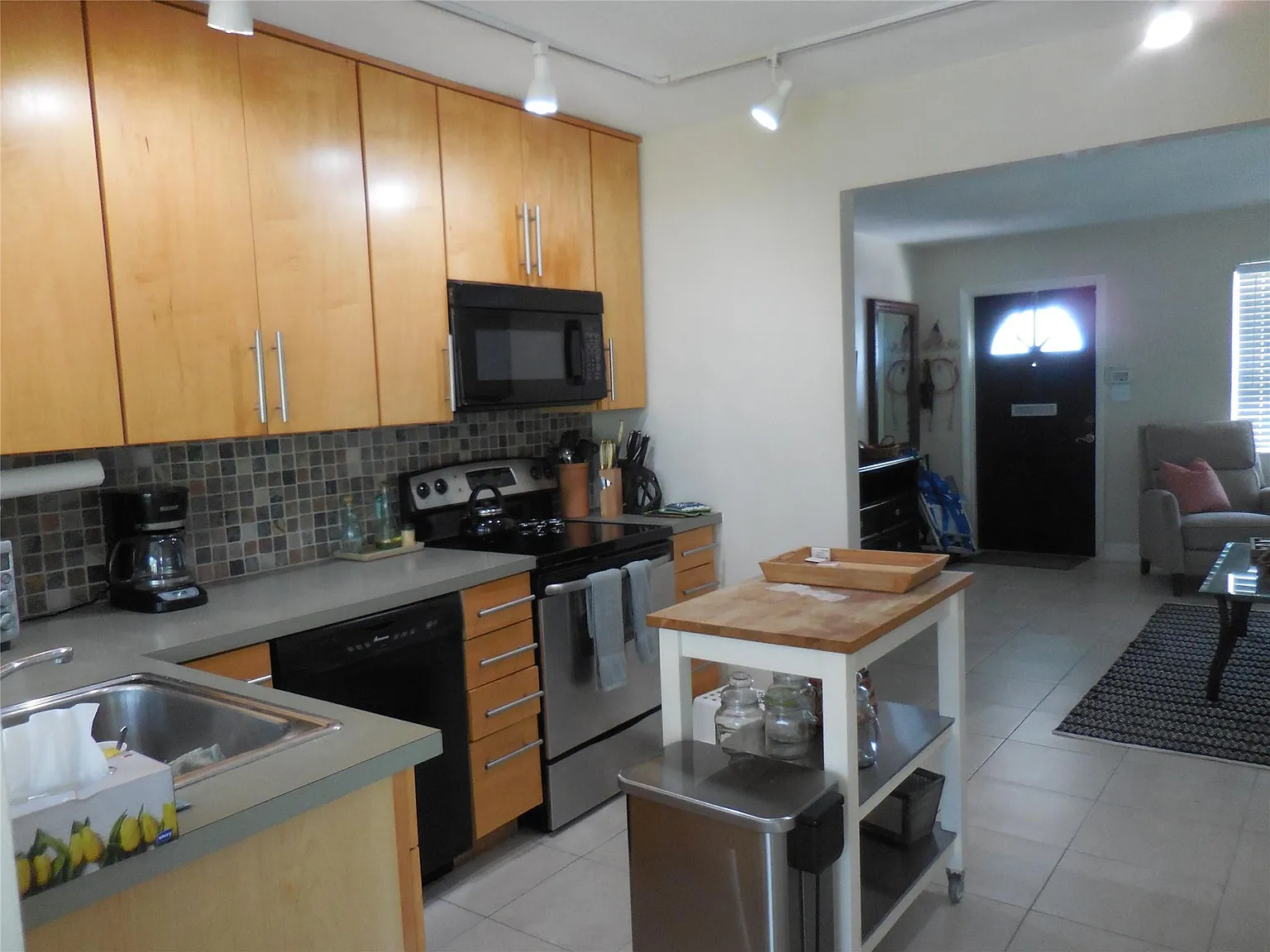 2 bed, 1.0 bath, 1044 sqft, $1,800 — Photo 4
