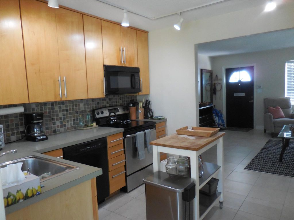 3050 NW 1st Ave, photo 4