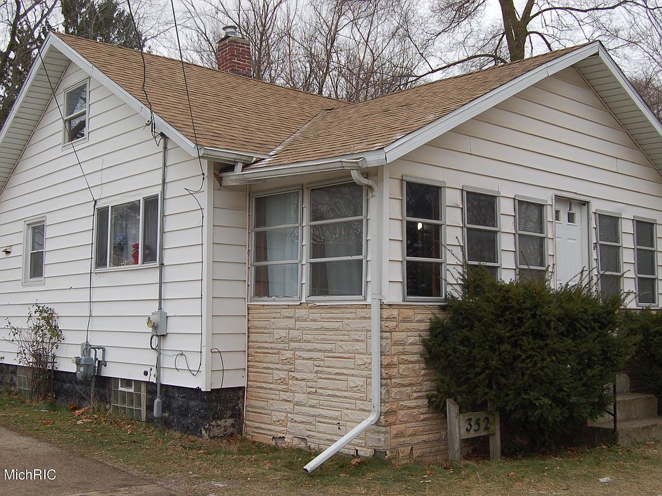1st image of 352 Janet Ave SE