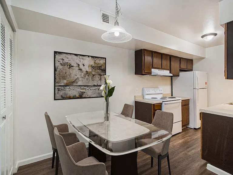 Briarwood Apartments — Photo 7