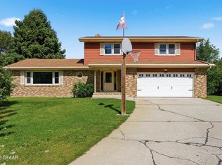 3215 Lord Cir, Grand Forks, ND 58201