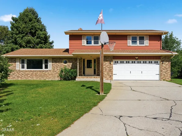 3215 Lord Cir, Grand Forks, ND 58201