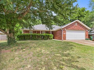 64 E Rob St, Farmington, AR 72730