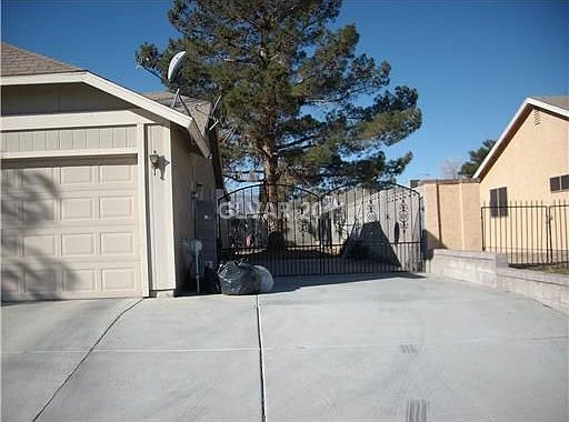 2nd image of 3308 Corona Del Mar Dr
