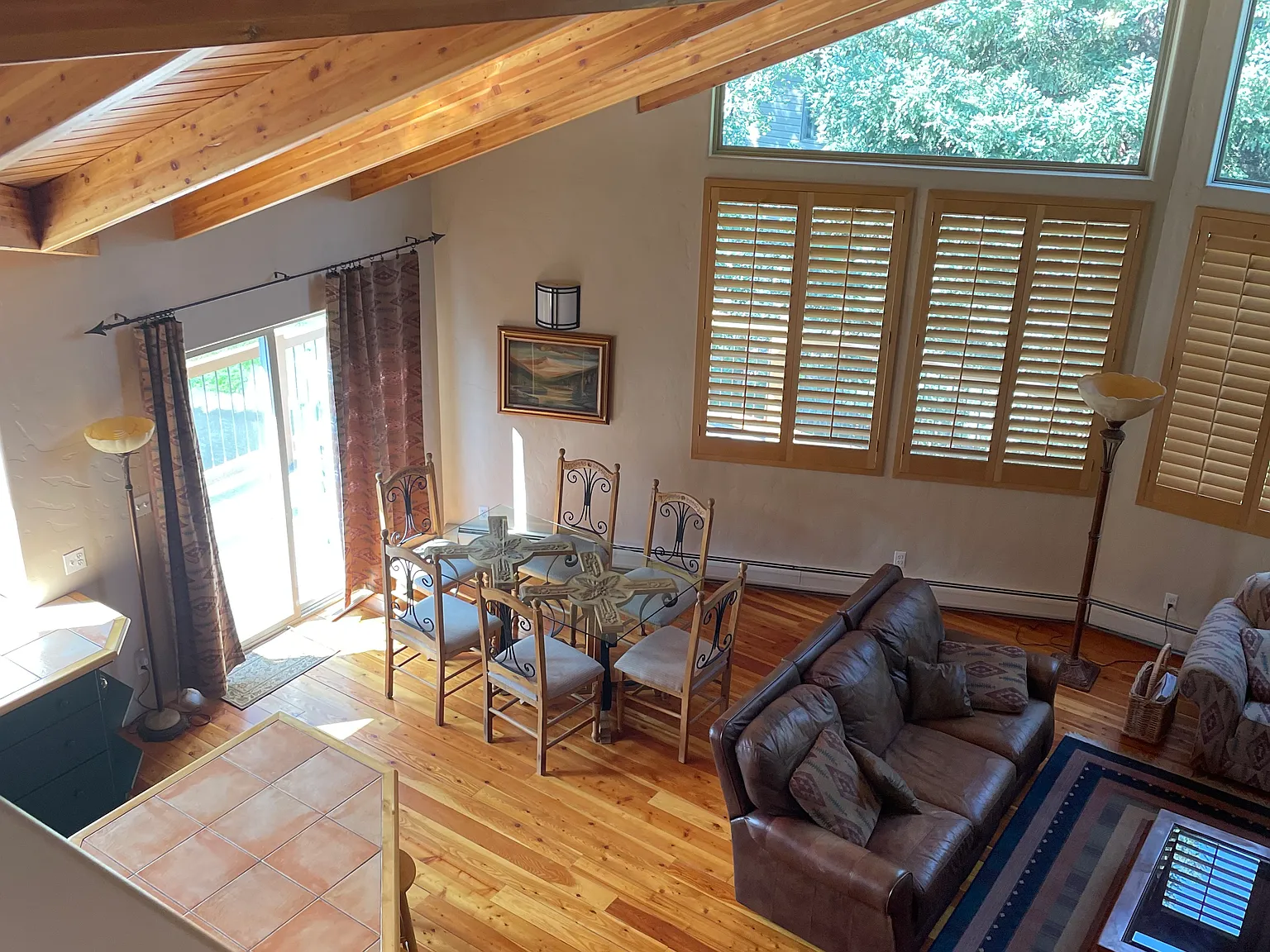 2 bed, 2.5 bath, 1800 sqft, $4,000 — Photo 2