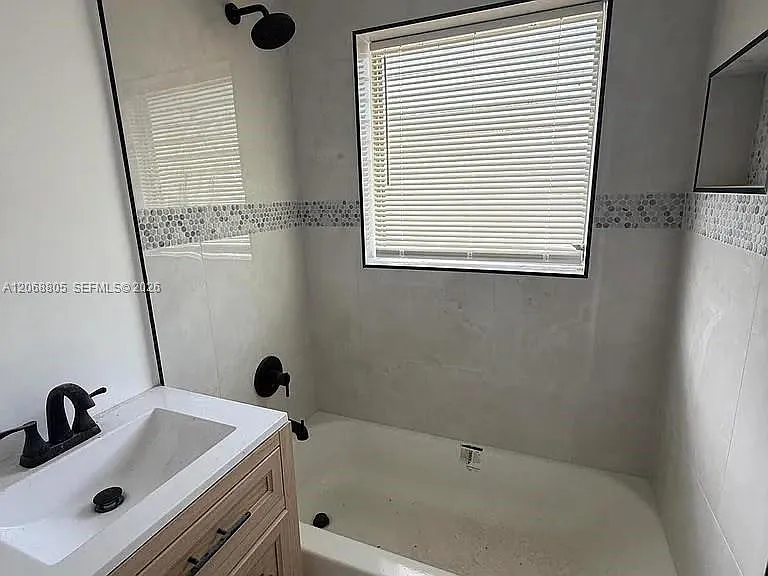 1437 NW 10th Pl — Photo 2