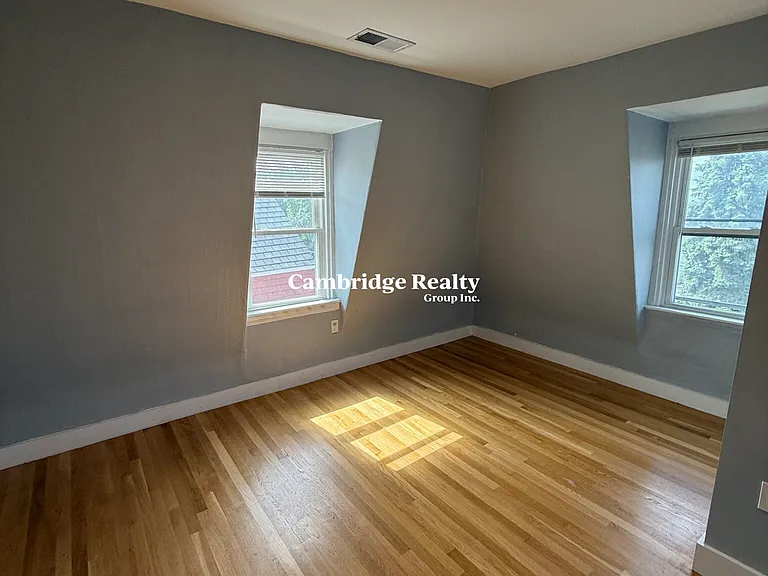 91 Munroe St #3R — Photo 3