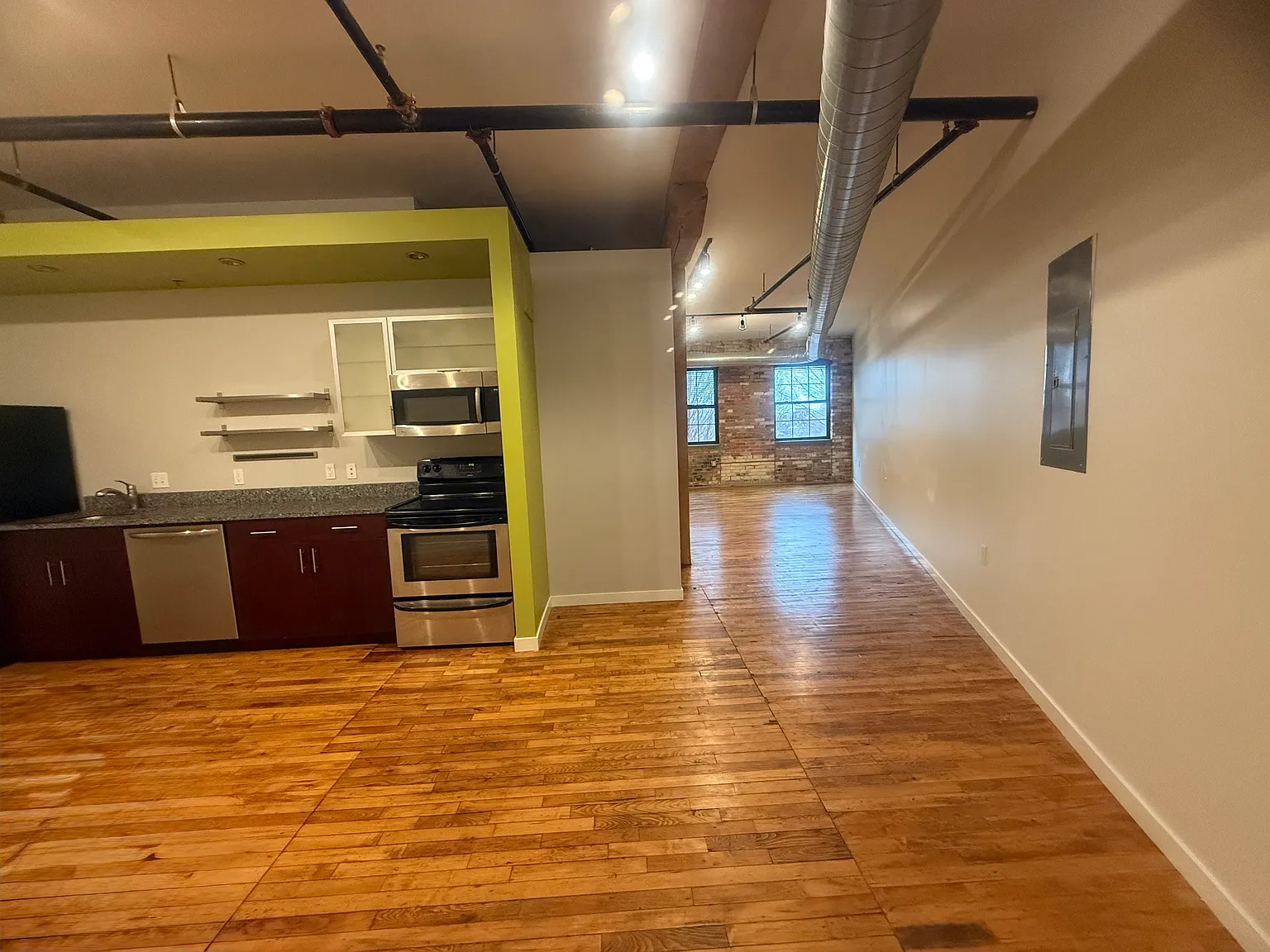 2 bed, 980 sqft, $1,272 — Photo 2