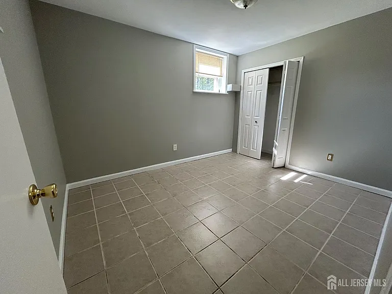 205 College Dr — Photo 4