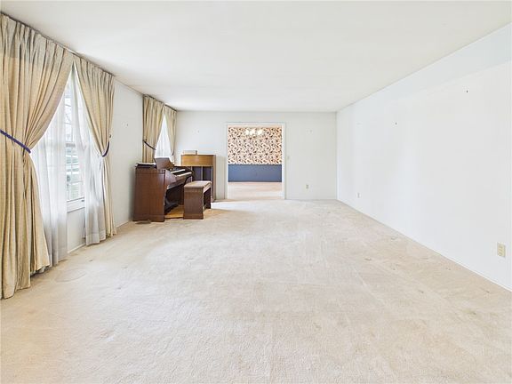 3rd image of 239 Hickory Dr