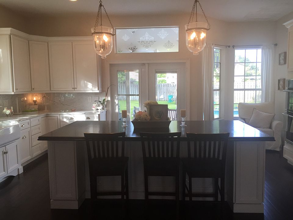 2nd image of 6953 Willow Ct