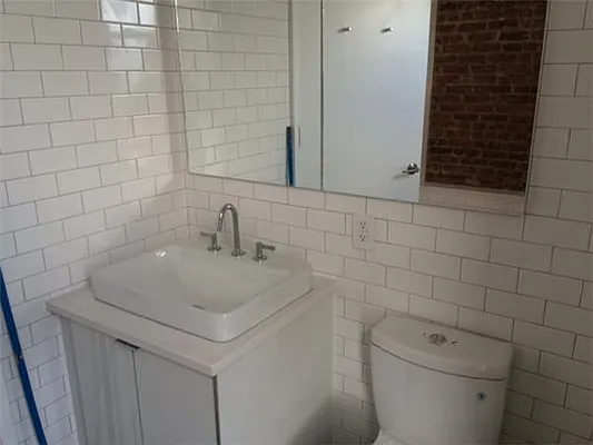 Rented by Kian Realty | media 22